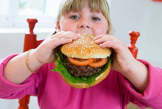 Ételek, amik gyermekkori elhízáshoz vezethetnek