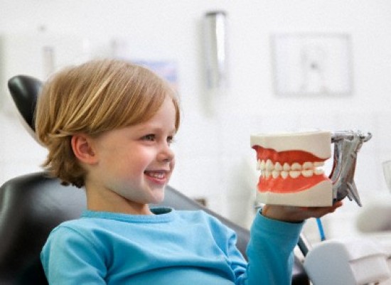 Hogyan segíthet, ha a gyerek foga sérül?