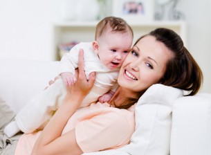 Biztonságos császármetszés (Dr. Fenyőházi Jenő szülész nőgyógyász)
