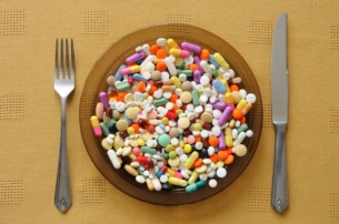 Kíméld a gyomrod: Így étkezz, ha gyógyszert kell szedned!
